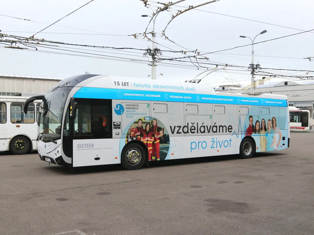 polep-autobusu-univerzita-8