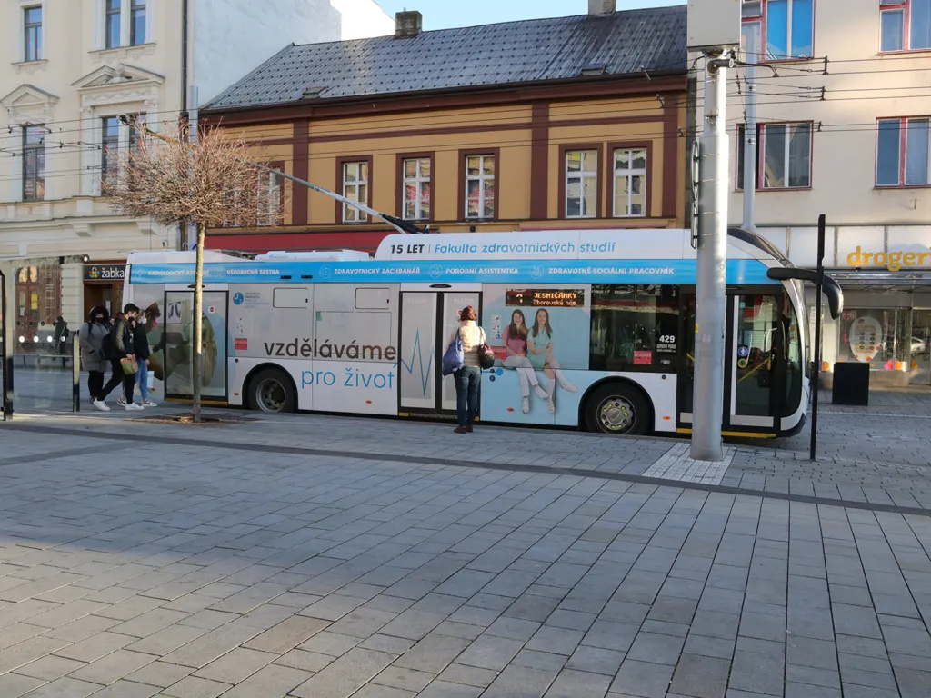 polep-autobusu-univerzita-9