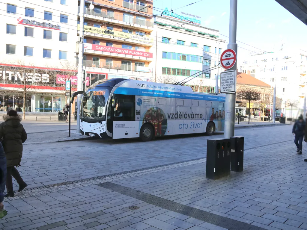 polep-autobusu-univerzita-10