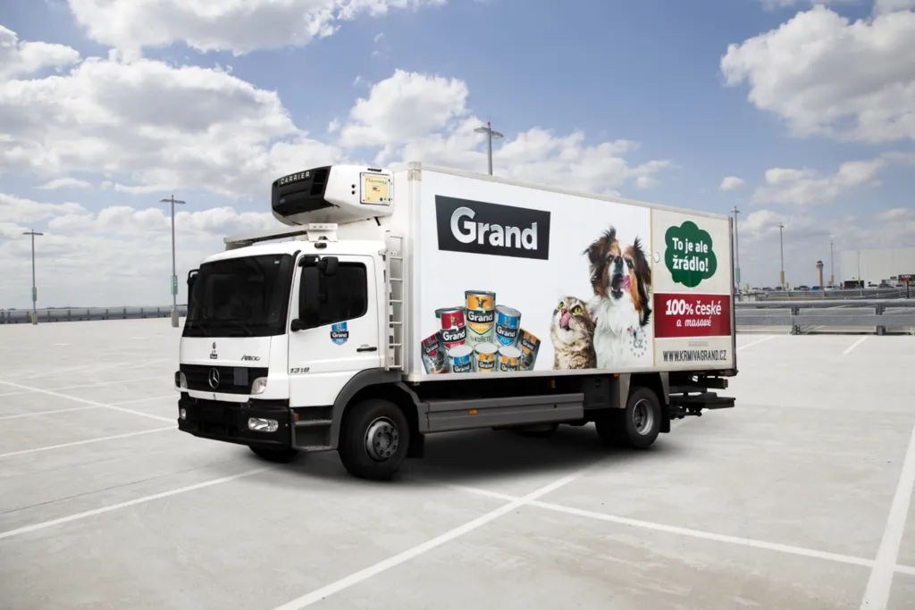 polep-kamionu-krmivo-grand.jpg