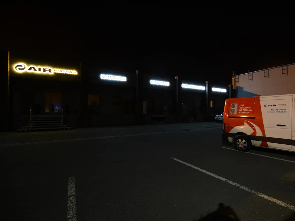 realizace-napisu-air-matyas-vecer-1