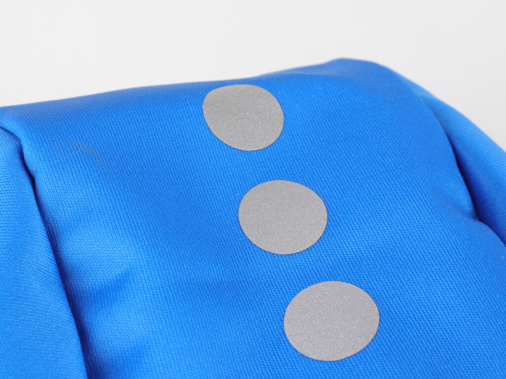 detail-reflexniho-prvku-bundy-dako