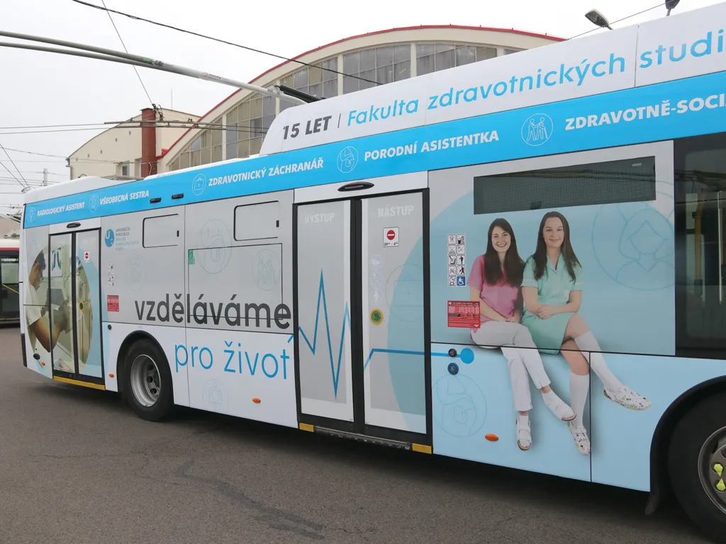 polep-autobusu-univerzita-7
