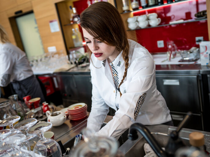 dolni-morava-damska-bila-kosile