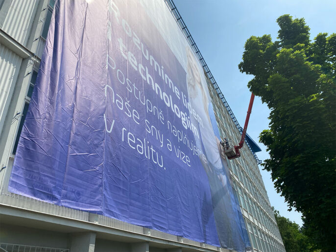 reference-foxconn-banner-4