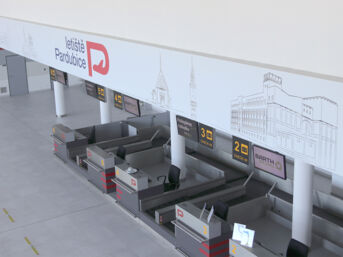 samolepici-fototapeta-letiste-pardubice-1